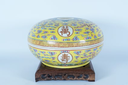 Chinese fine lidded box