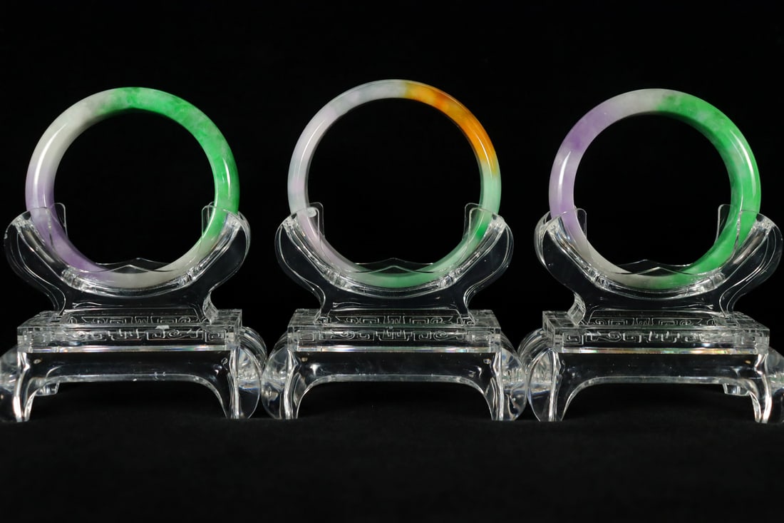 Lots Chinese fine bangles: Lots Chinese fine bangles.