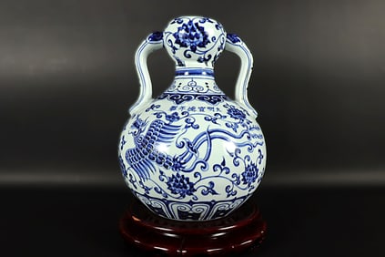 Chinese fine b/w vase