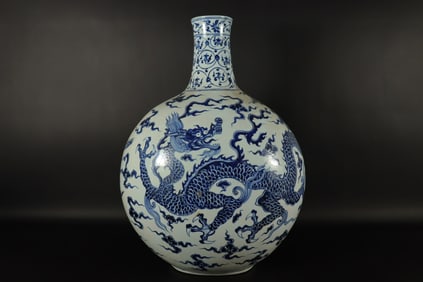 Chinese fine b/w dragon vase