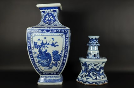 2 Chinese b/w fine vase