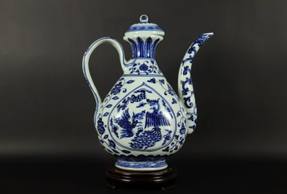 Chinese fine b/w lidded pot