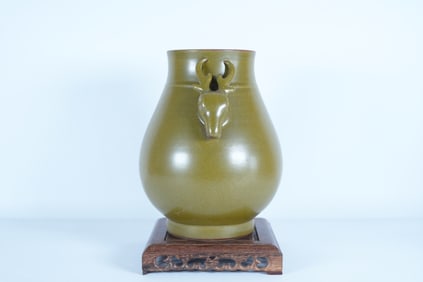 Chinese fine green vase