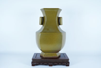 Chinese fine green vase
