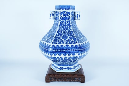 Chinese fine b/w handled vase