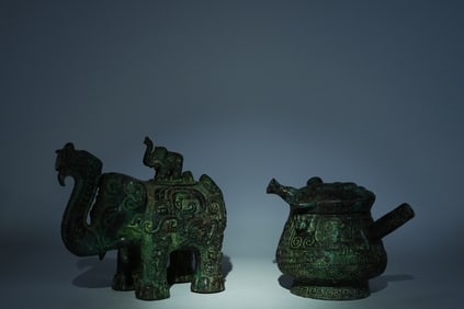 2 Chinese bronze vessels