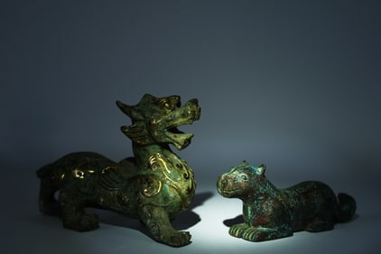 2 Chinese fine bronze beast