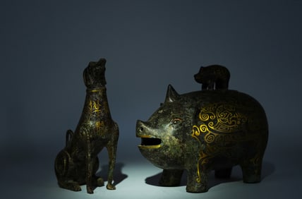 2 Chinese bronze vessels