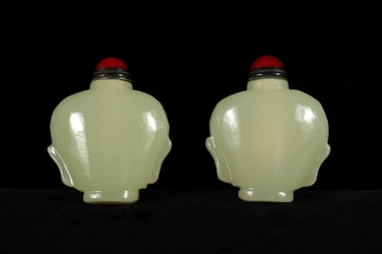 2 Chinese snuff bottles