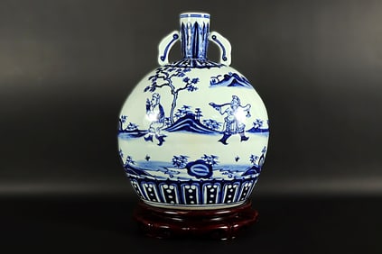Chinese b/w flask vase