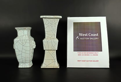 2 Chinese crackled vase