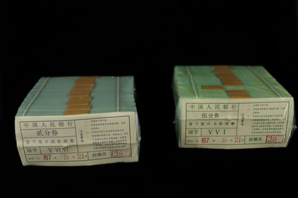 Lots Chinese currency