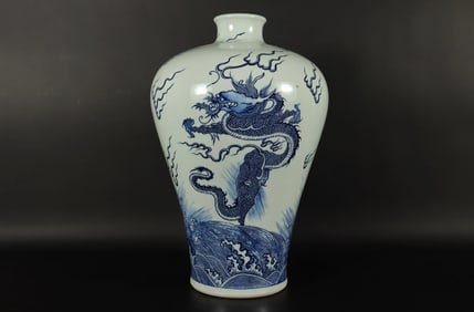 Chinese fine dragon vase