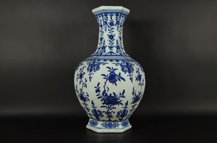 Chinese fine b/w vase