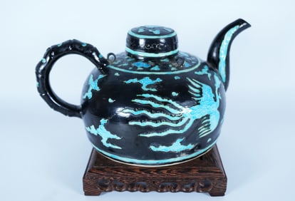 A Chinese fine porcelain teapot