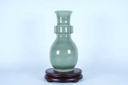 Chinese fine vase