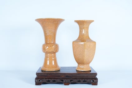 2 Chinese crackled vase