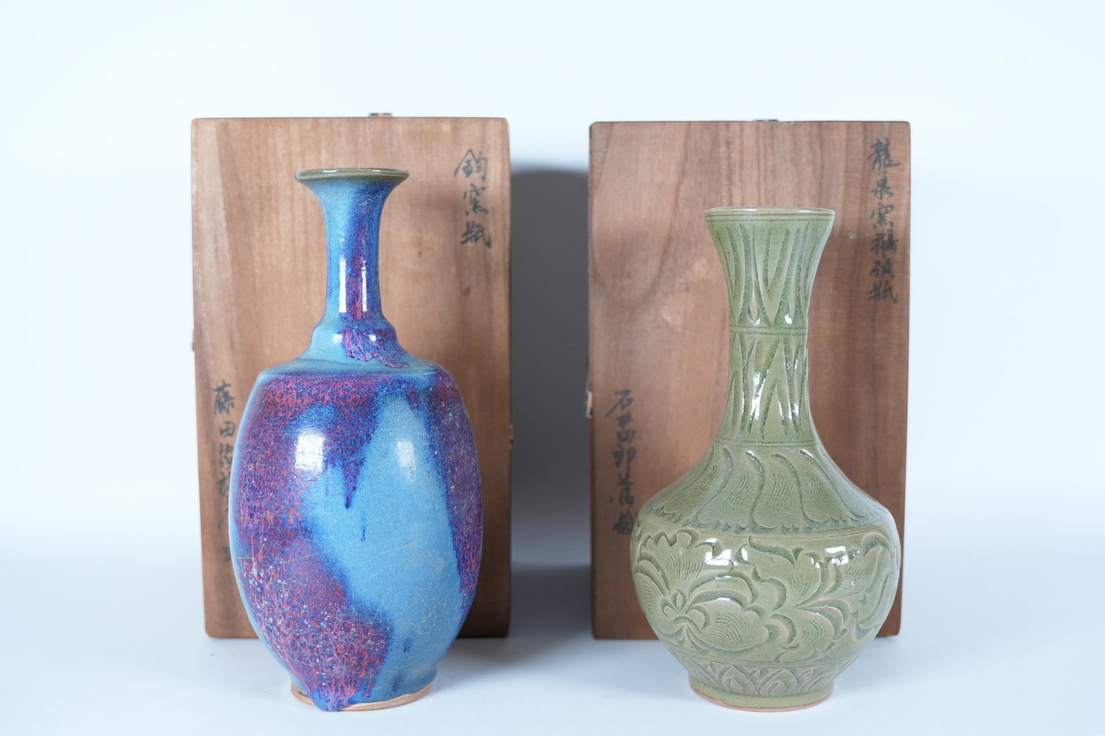 Lots Chinese fine vase: Lots Chinese fine vase, with wooden box. Lagest H: 9.5" x W: 4.7."