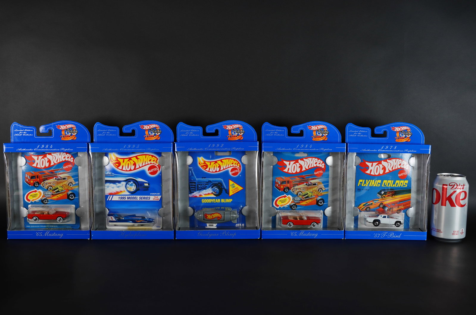 Lots Hot Wheels: Lots Hot Wheels in original packaging.