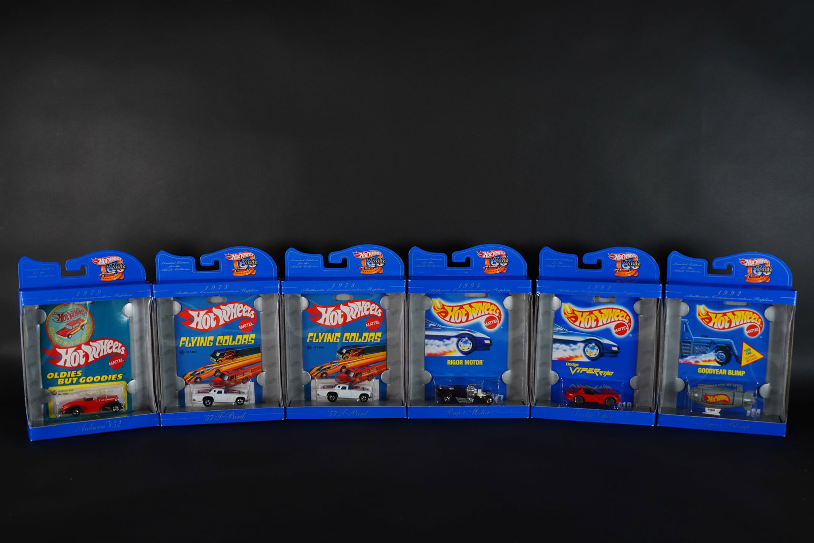 Lots Hot Wheels: Lots Hot Wheels in original packaging.