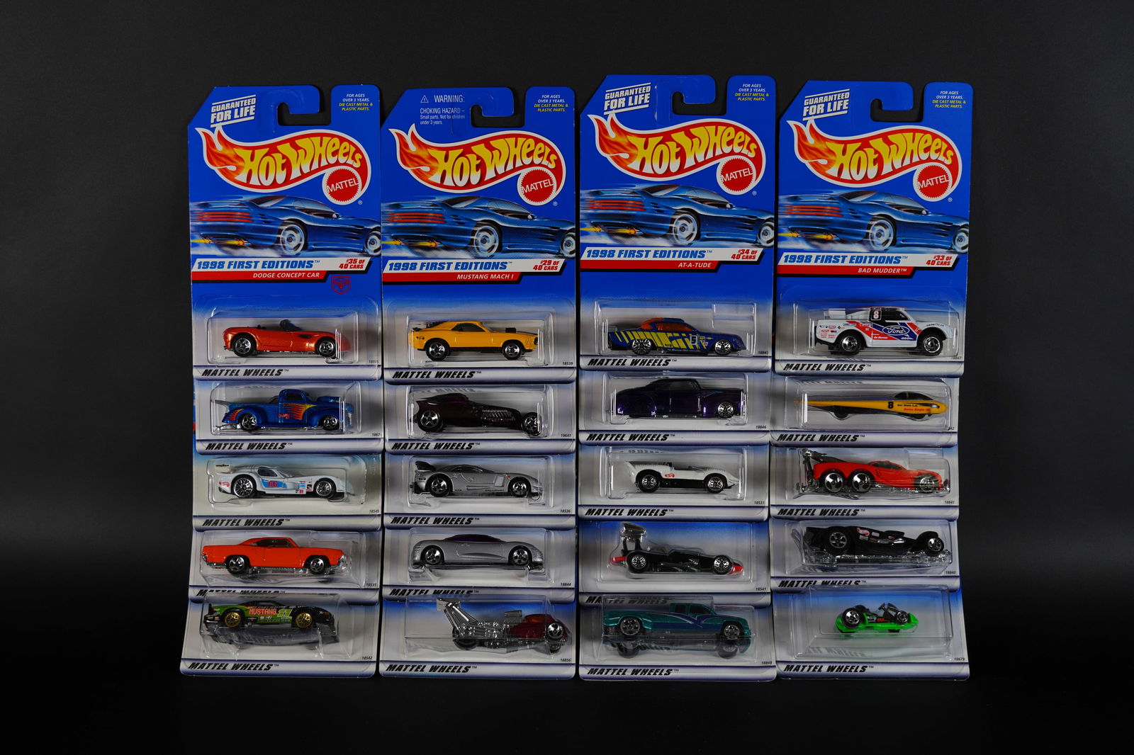 Lots Hot Wheels: Lots Hot Wheels in original packaging.
