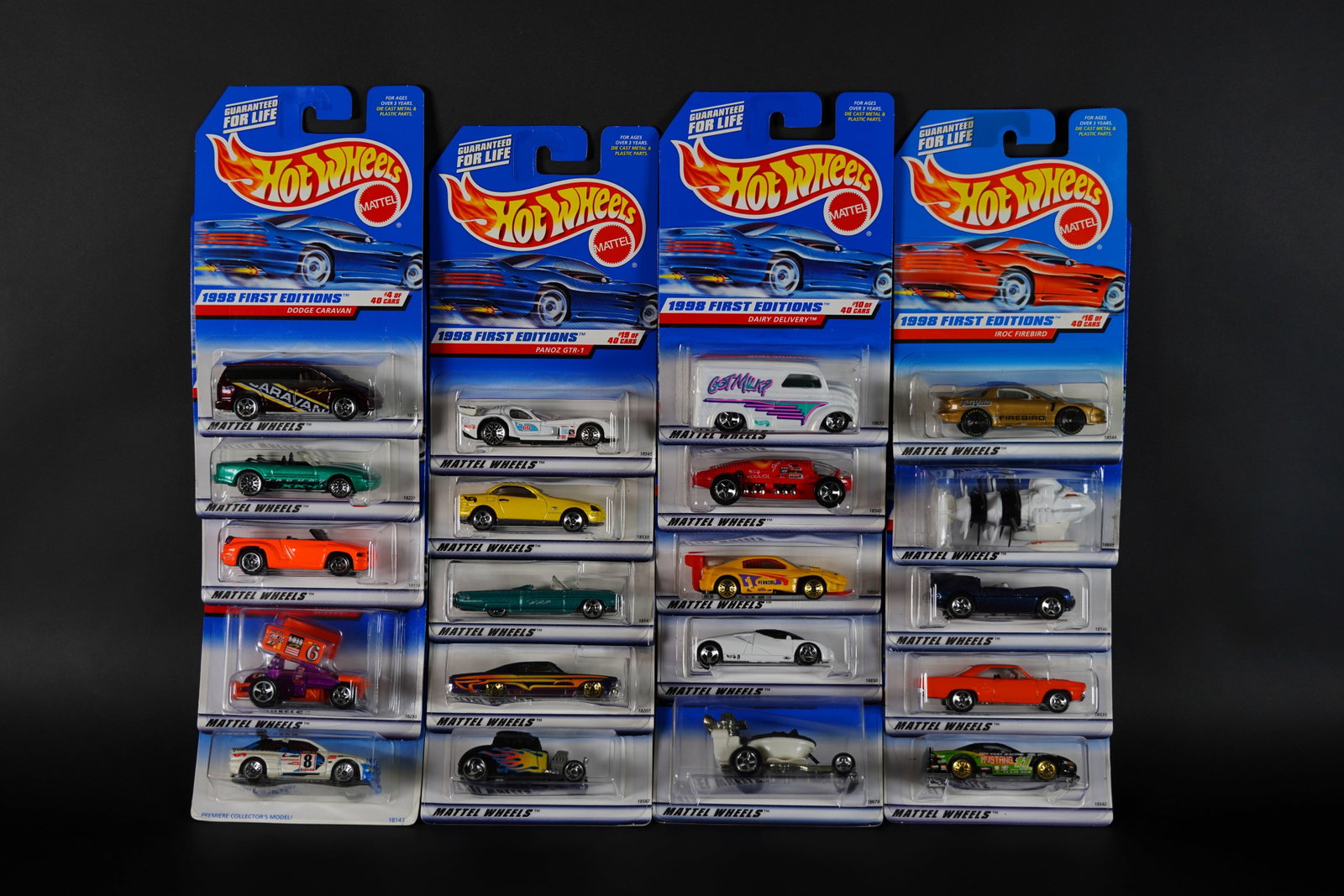 Lots Hot Wheels: Lots Hot Wheels in original packaging.