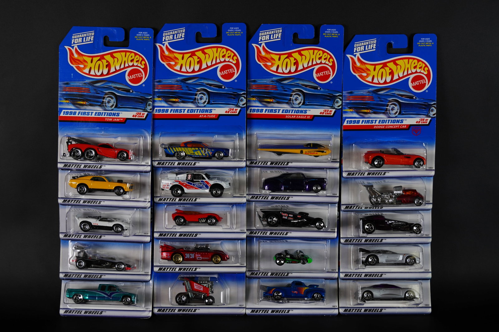 Lots Hot Wheels: Lots Hot Wheels in original packaging.