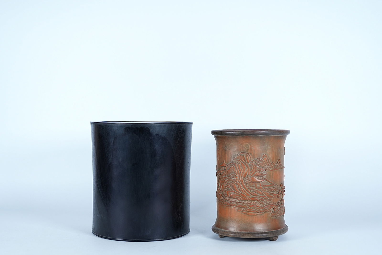 Lots Chinese fine brush pot: Lots Chinese fine brush pot, some has engravings. Largest H: 7.2" x W: 6.9."