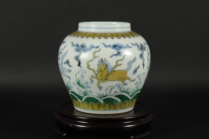 Chinese fine fancy jar