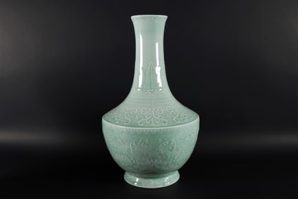 Chinese fine celadon vase
