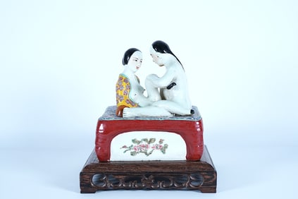 Chinese fine porcelain figure