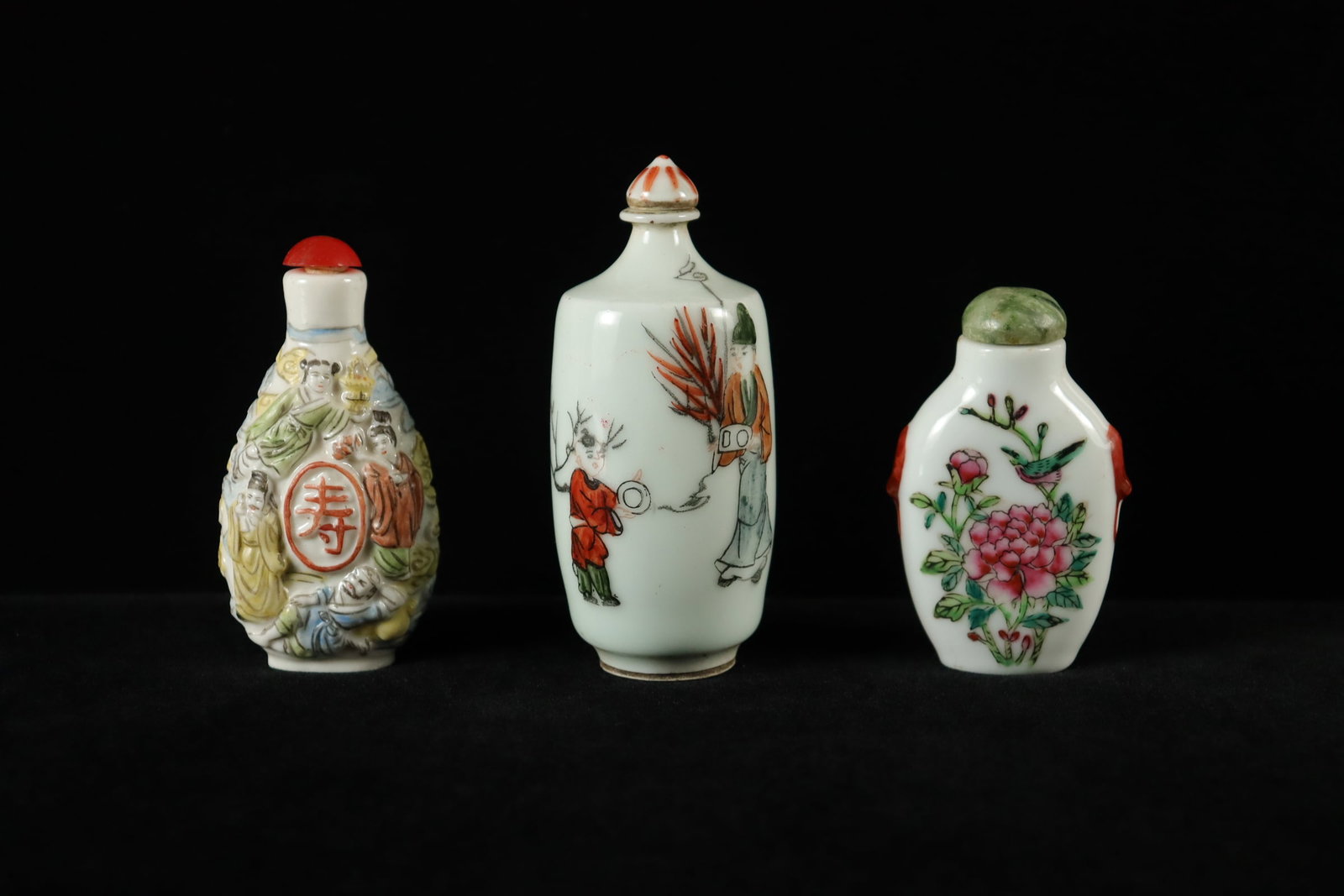 Lots Chinese snuff bottles: Lots Chinese snuff bottles.