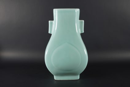 Chinese fine celadon vase