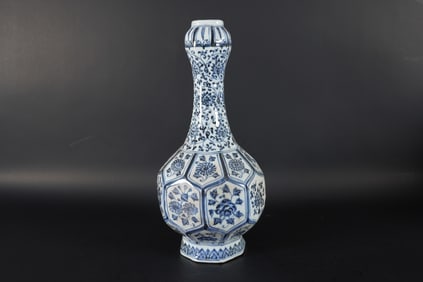 Chinese fine b/w vase