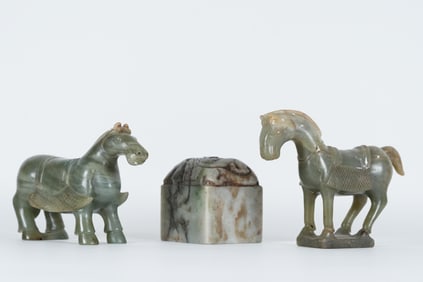 Lots Chinese jade carvings