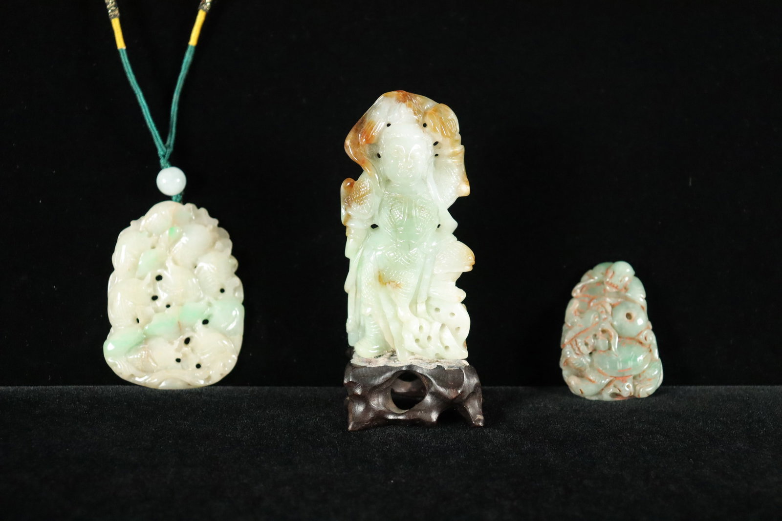Lots Chinese fine jadeite: Lots Chinese fine jadeite carvings.