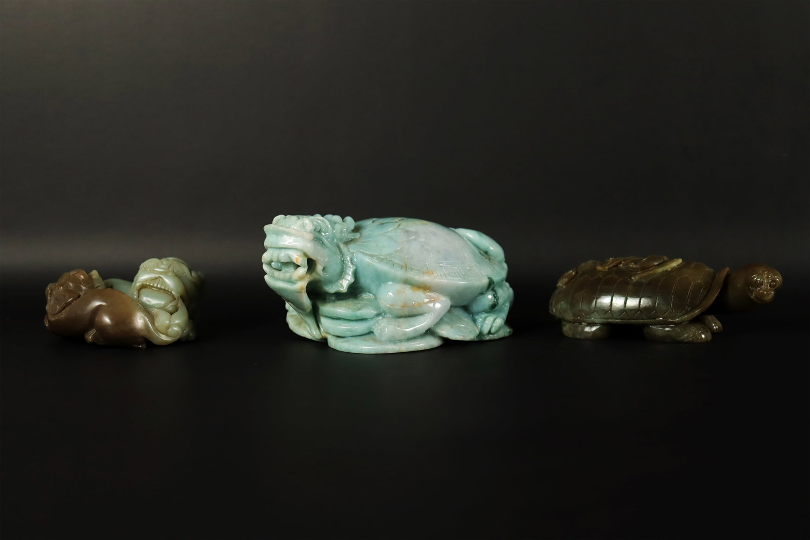 Lots Chinese jadeite carvings: Lots Chinese fine jadeite carvings. Largest H: 3" x W: 6."