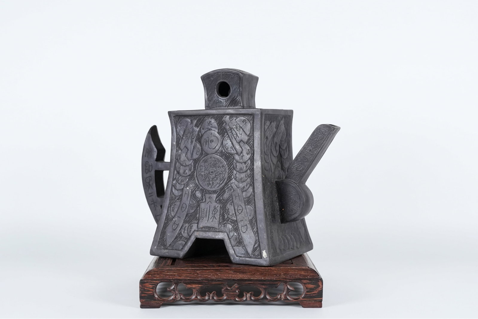 Chinese tall fine teapot: Chinese tall fine teapot. H: 8" x W: 9.8."