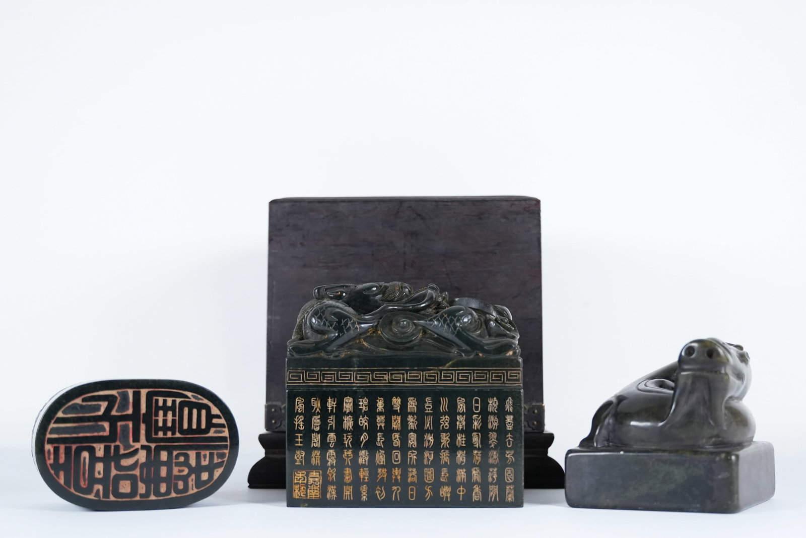Lots Chinese jade seal: Lots Chinese fine jade seal, from an estate. Largest H: 5.4" x W: 5.5."