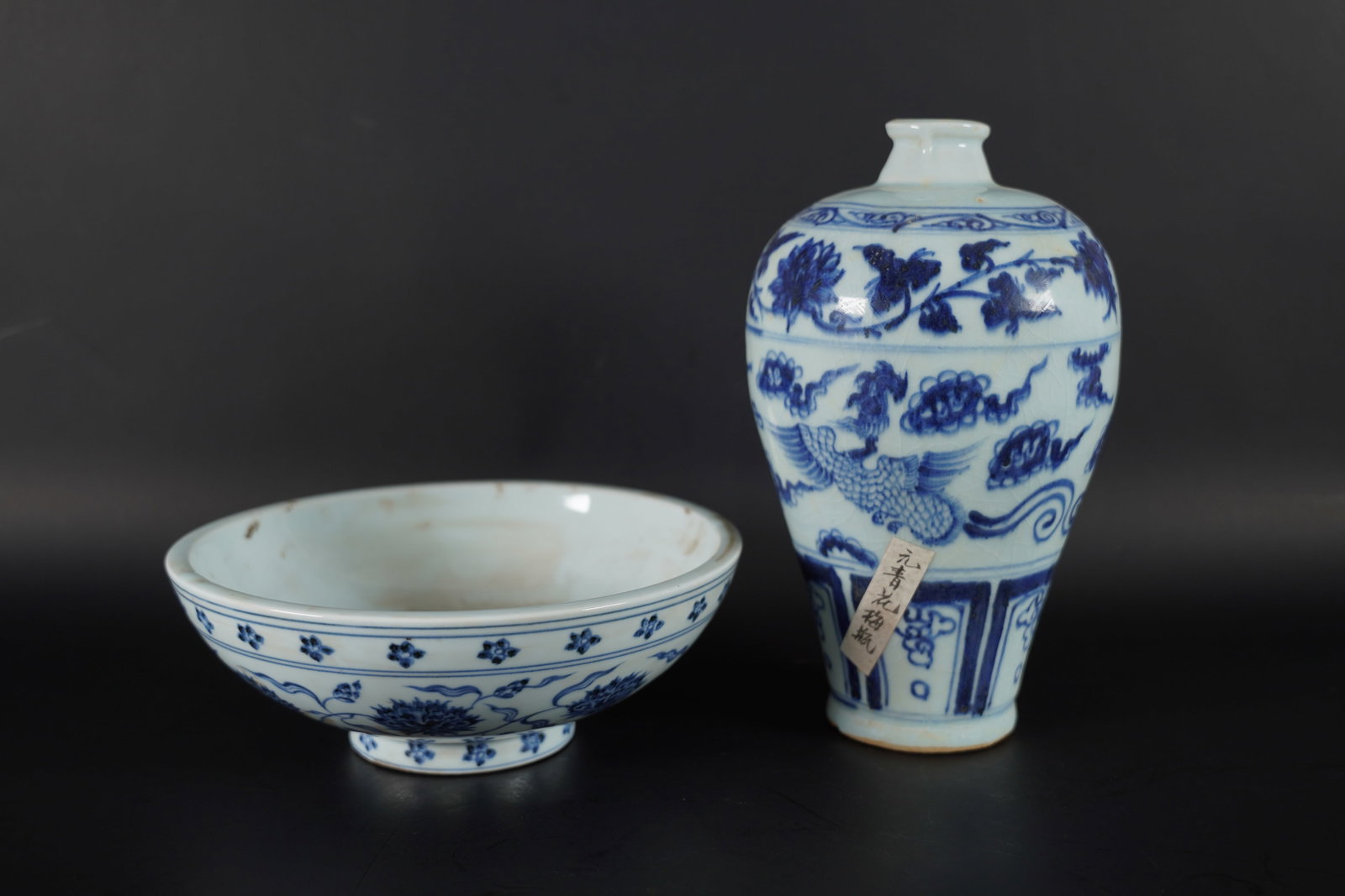 Lots Chinese b/w porcelains: Lots Chinese fine blue and white porcelains, largest H: 3" x W: 8.25."