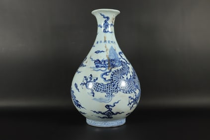 Chinese fine b/w dragon vase