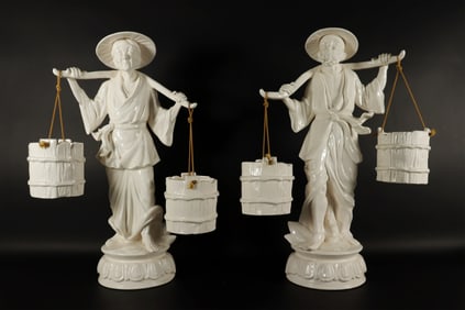 2 Chinese porcelain figures