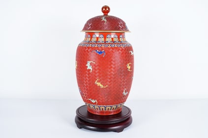 Chinese important fine lidded vase