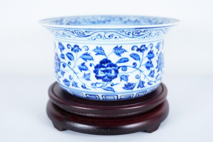 Chinese fine b/w basin