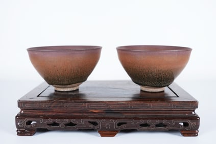 2 Chinese tea bowls
