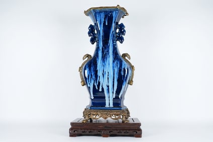 Chinese fine bronze vase