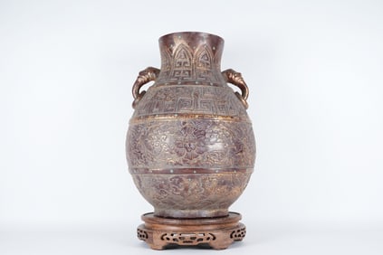 Chinese fine gilted urn vase