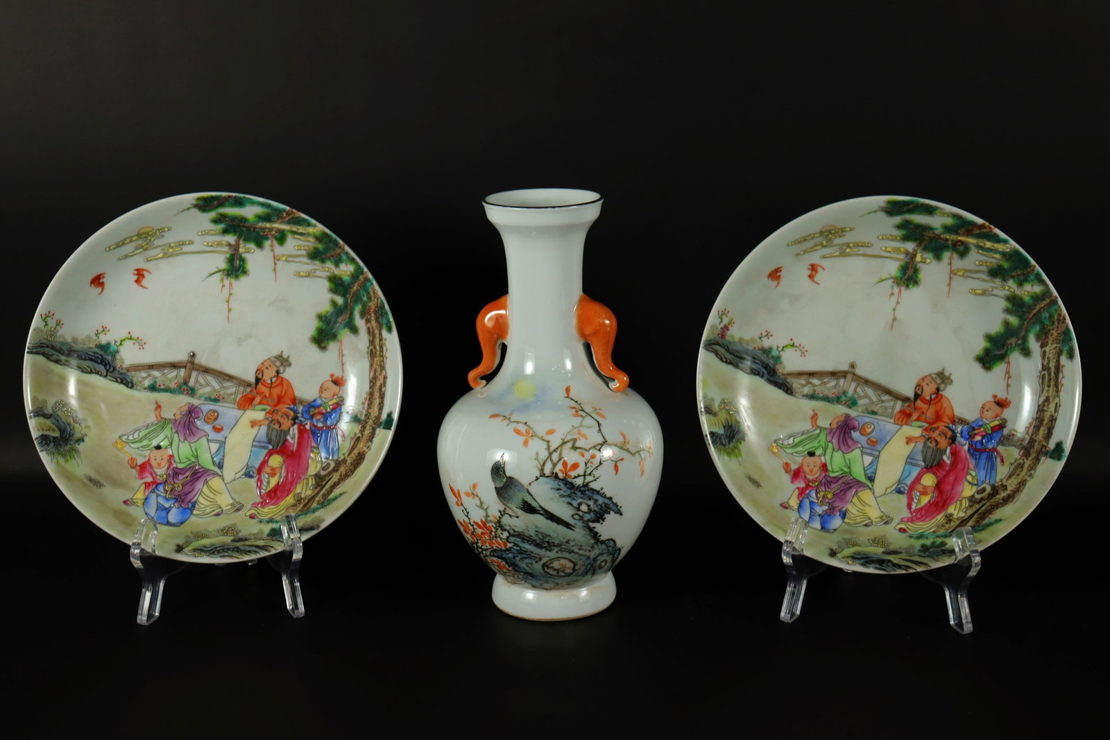 Lots Chinese porcelains: Lots Chinese fine porcelains, largest H: 1.5" x W: 8."