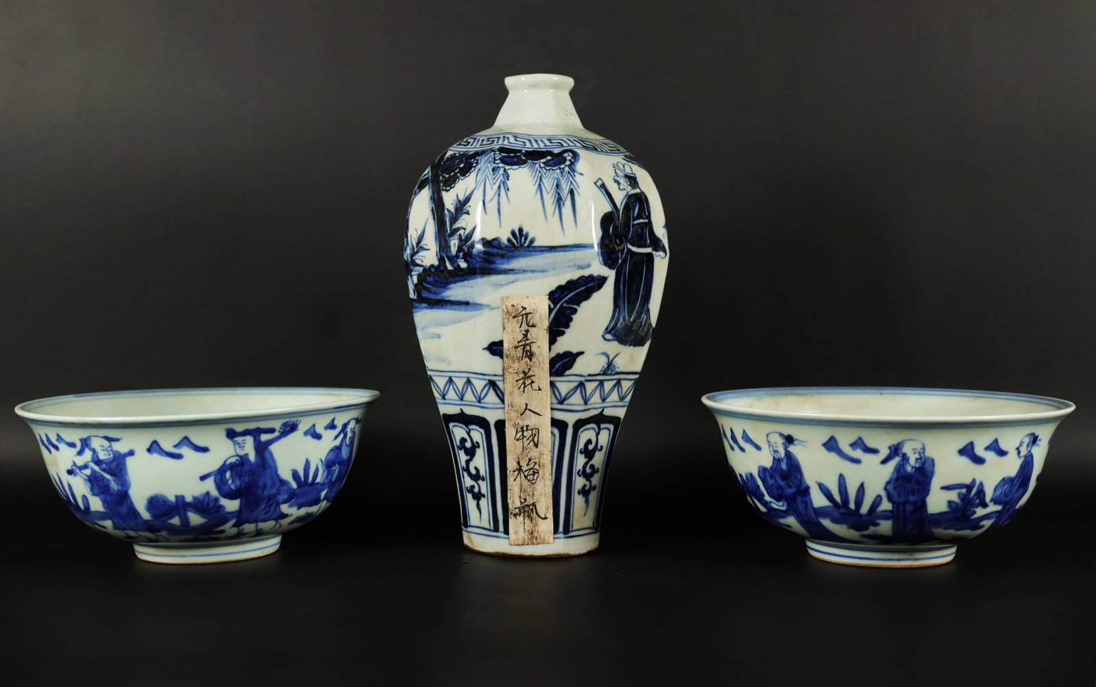 Lots Chinese b/w porcelains: Lots Chinese fine blue and white porcelains, largest H: 8.5" x W: 4.5."