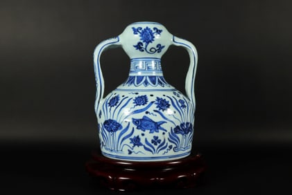 Chinese fine b/w handled vase